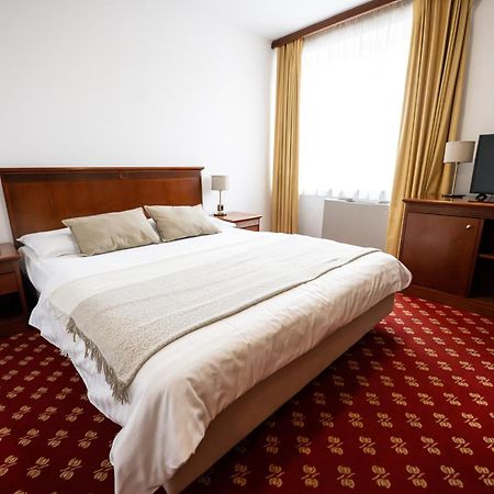 Hotel Zvezda Murska Sobota Exterior photo