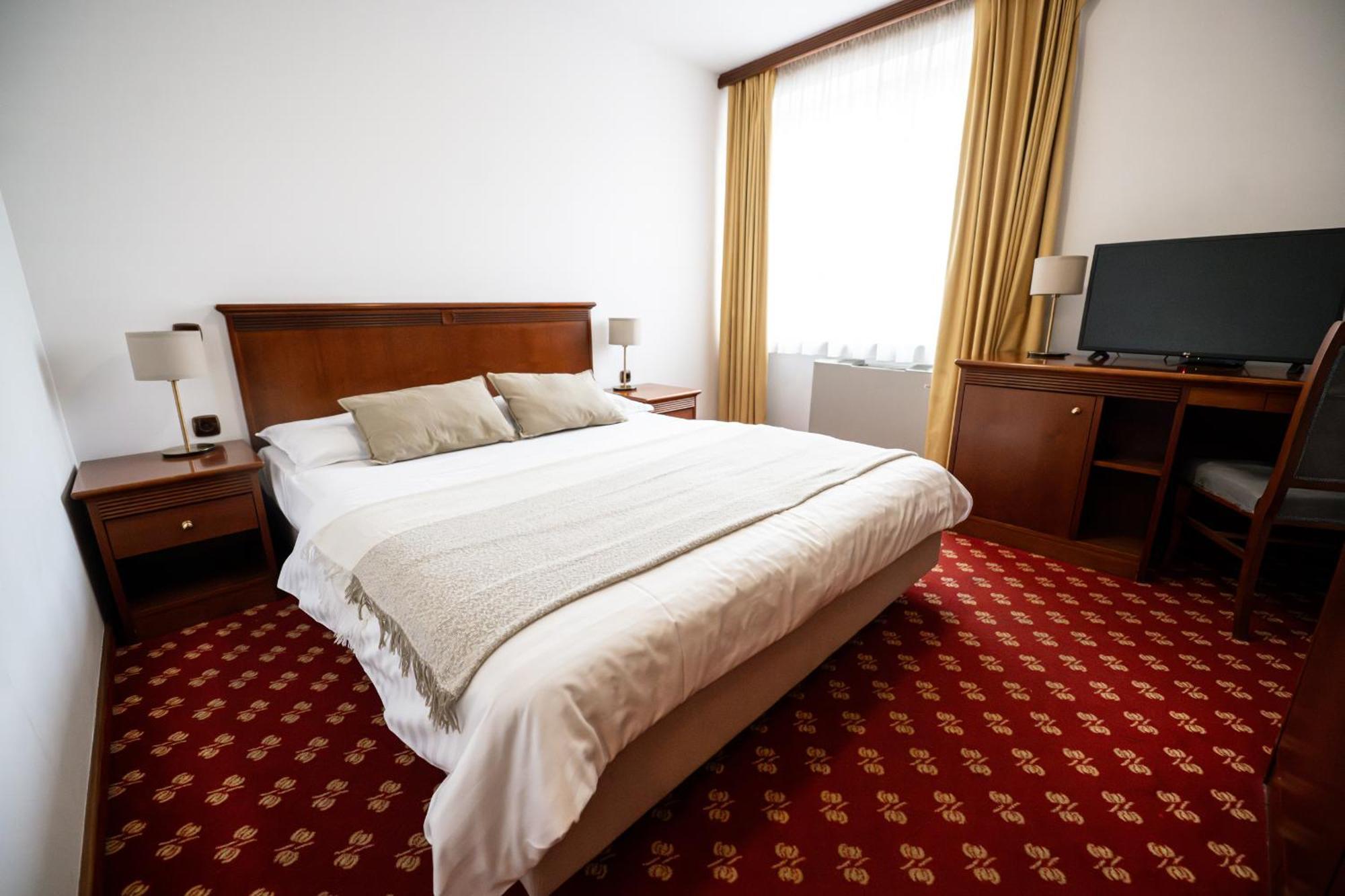 Hotel Zvezda Murska Sobota Exterior photo